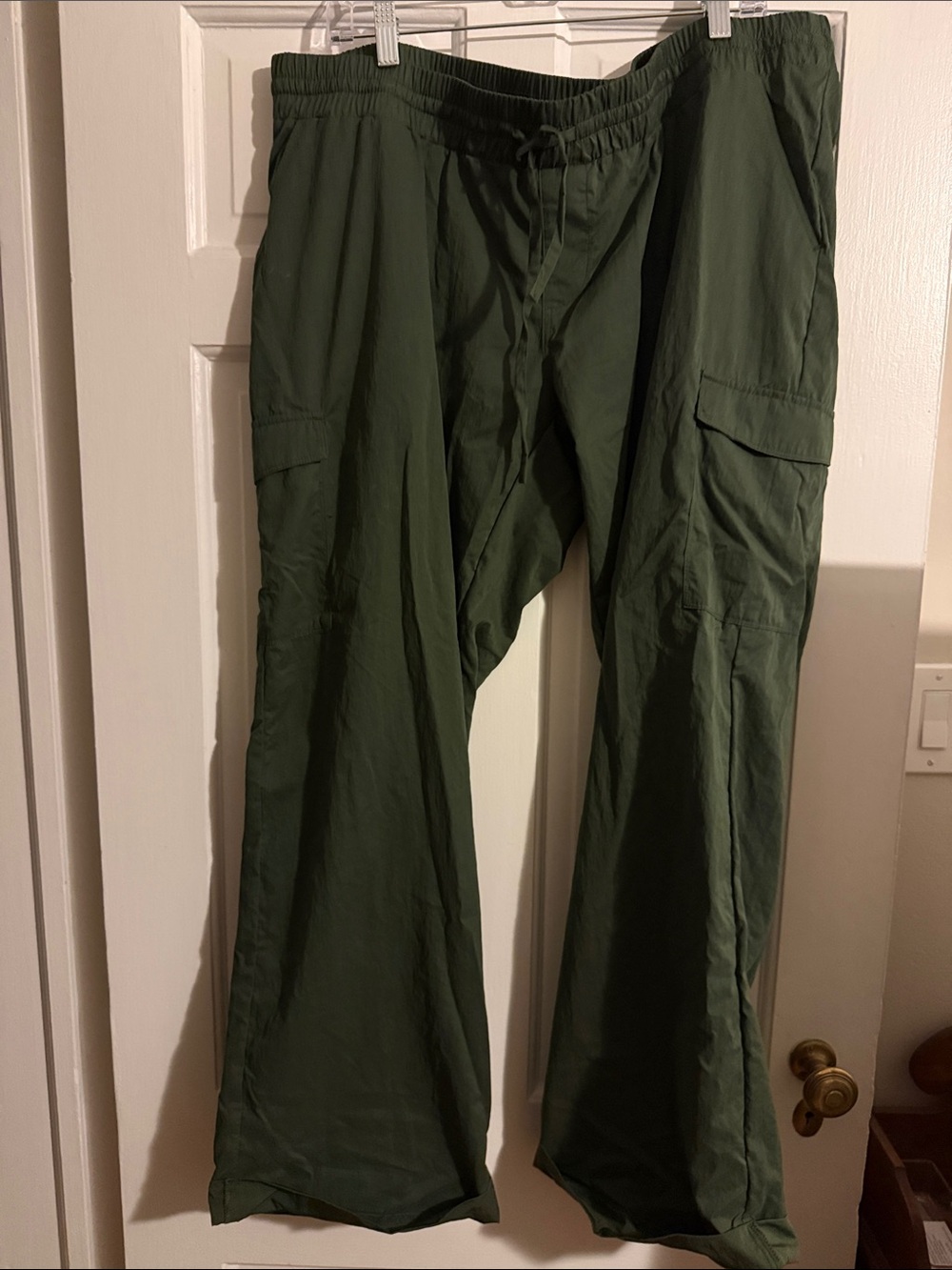 NWT Motherhood maternity low rise elastic waist cargo pants